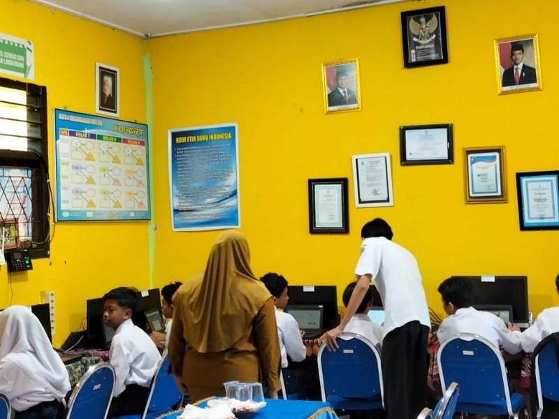 LANGKAH MENUJU KENAIKAN DAN KELULUSAN, PELAKSANAAN ASESMEN SUMATIF AKHIR TAHUN (ASAT) 2025 DI SMPN 3 SUMBERMALANG SATU ATAP