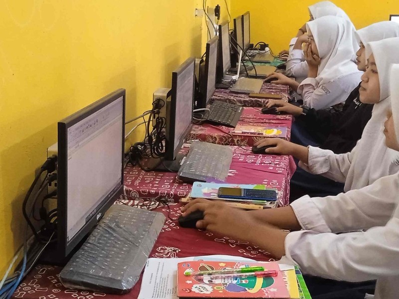 SEMANGAT KARTINI DALAM EVALUASI BELAJAR, PELAKSANAAN SUMATIF AKHIR TAHUN (SAT) KELAS 9 2025 SMPN 3 SUMBERMALANG SATU ATAP